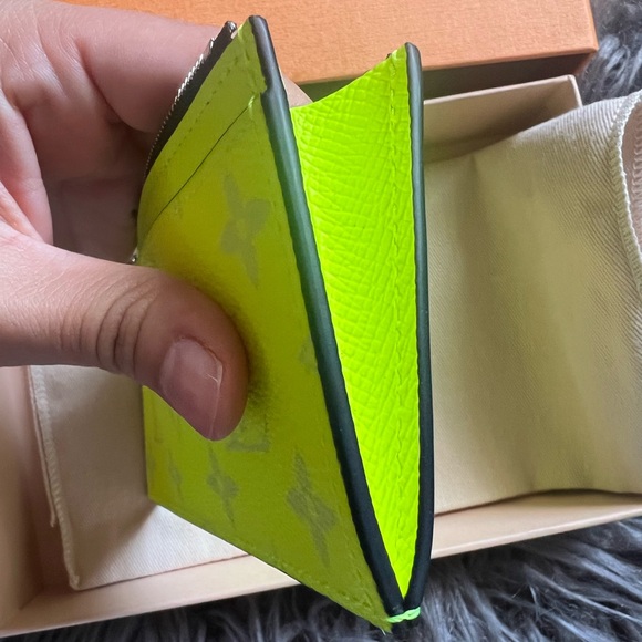 Louis Vuitton Coin Card Holder Wallet
Neon Yellow - Picture 5 of 16